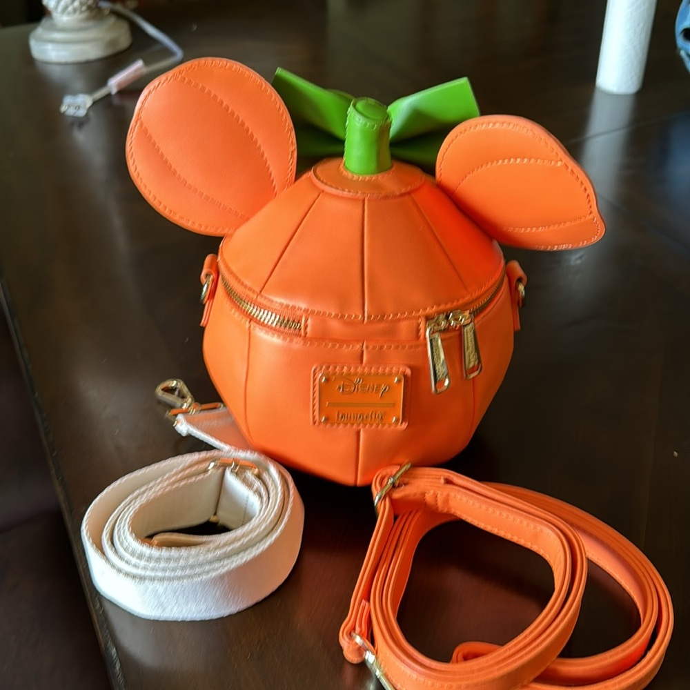Disney Loungfly Halloween Purse - Picture 4 of 5